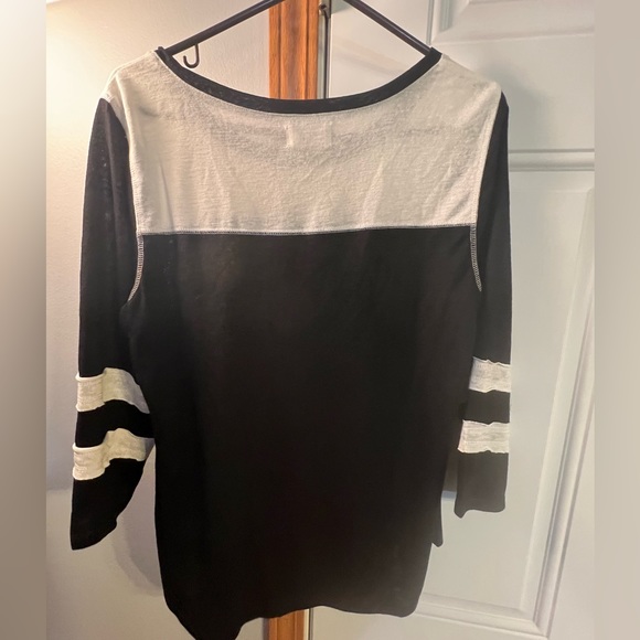 3/4 length arms.  Light weight. - Picture 4 of 4